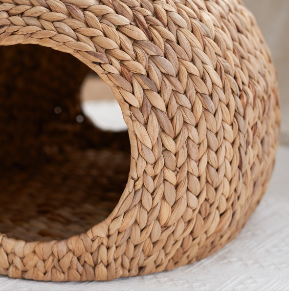 Pet Retreat Weaving Rattan Circular Pets Bed Home Decor in Natural Brown