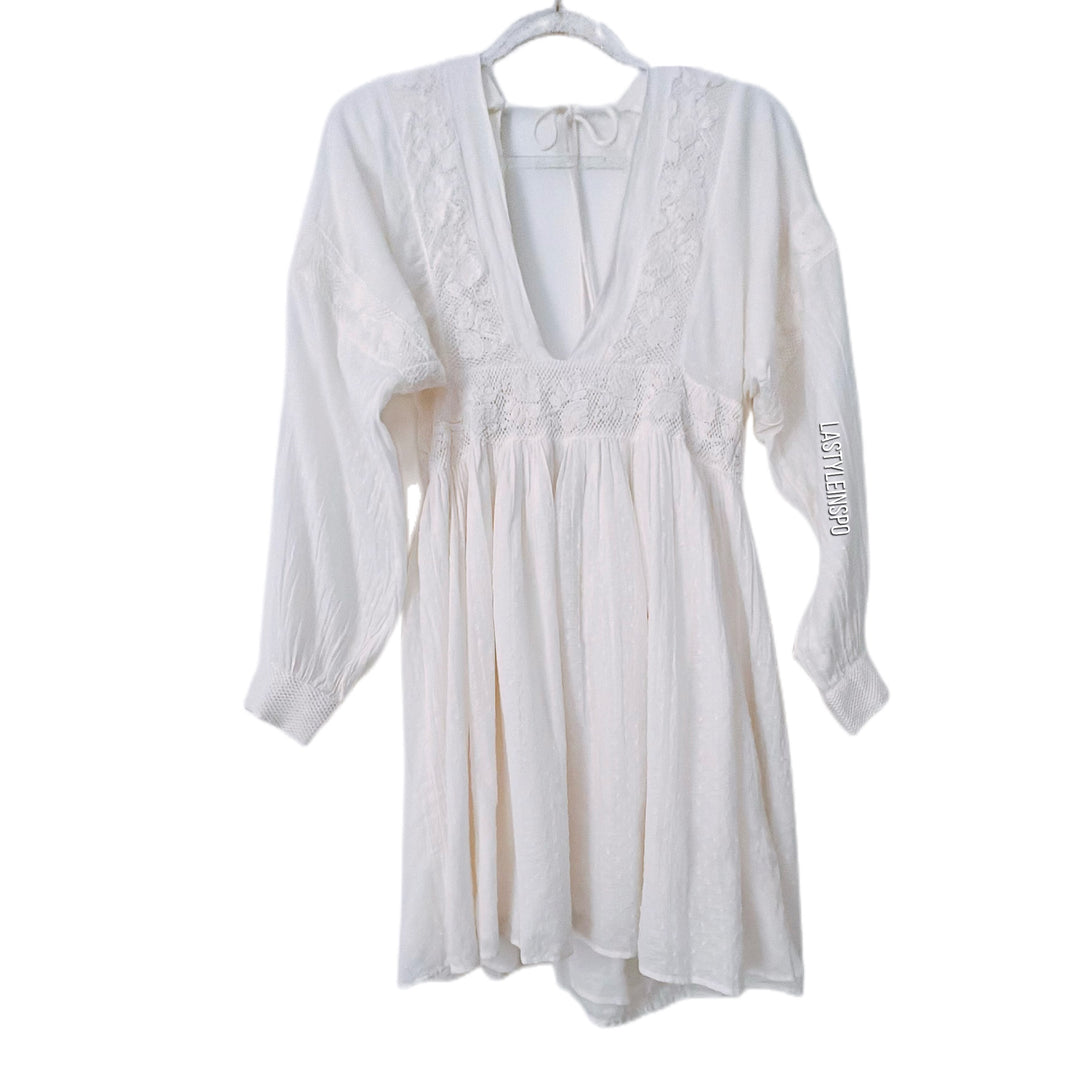 free people white long sleeve dress Sleeved 100% Cotton Lace Medium – LA Style Inspo this effortless maxi dress Layering Outfits: How to TREND NAME:April 24 - Gardenia Size:XLARGE