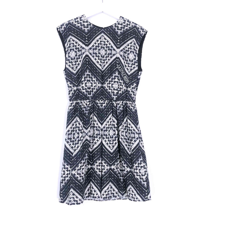Alice + Olivia Mini Dress Blue White Pattern Size 6 LA Style Inspo Alice + Olivia Mini Dress Blue White Pattern Size 6 LA Style Inspo