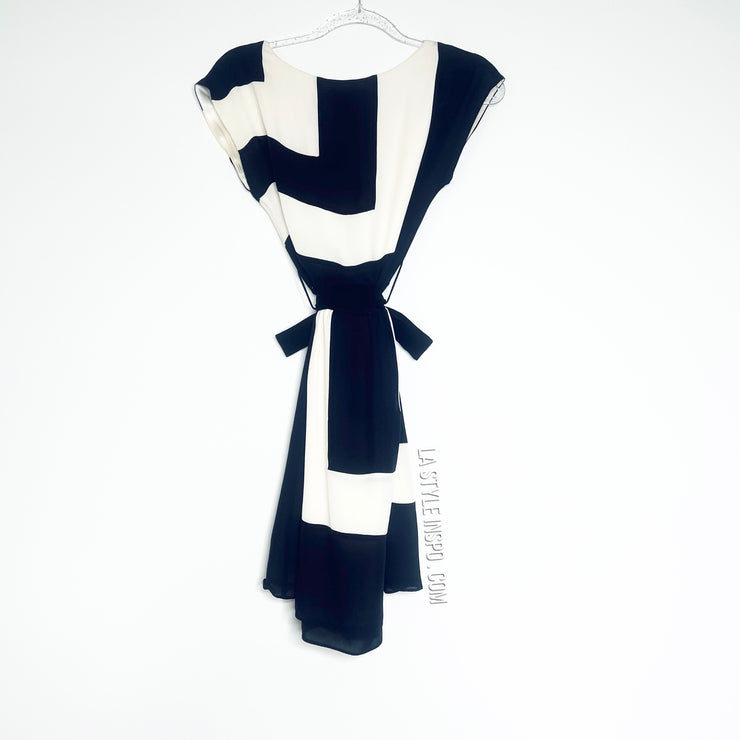 Alice + Olivia White and black Casual Dress Size Small
