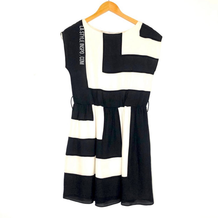 Alice + Olivia White and black Casual Dress Size Small